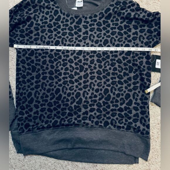 AVIA NWT black & gray leopard print longsleeve size small - Picture 8 of 8